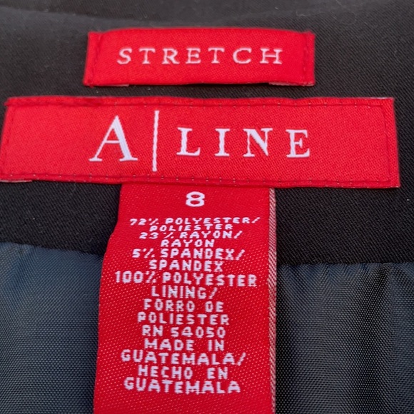 Beautiful ladies suit jacket in great shape - Picture 2 of 5